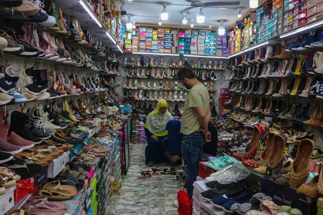 विक्री पाहता, तुम्ही दररोज सुमारे  2 ते 4 हजार रुपये कमवू शकता, ज्यापैकी तुम्हाला1 ते 2 हजार रुपये निव्वळ नफा मिळतो. सोप्या भाषेत सांगायचे तर, तुम्ही दरमहा 15 ते 30 हजार कमवू शकता.