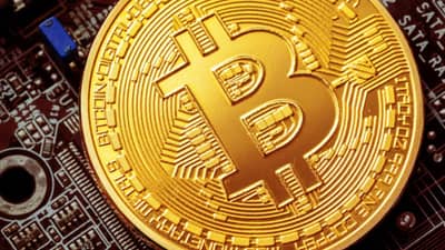 सोन्याच्या किंमती घसरणार? बिटकॉईनमध्ये संधी? जाणून घ्या