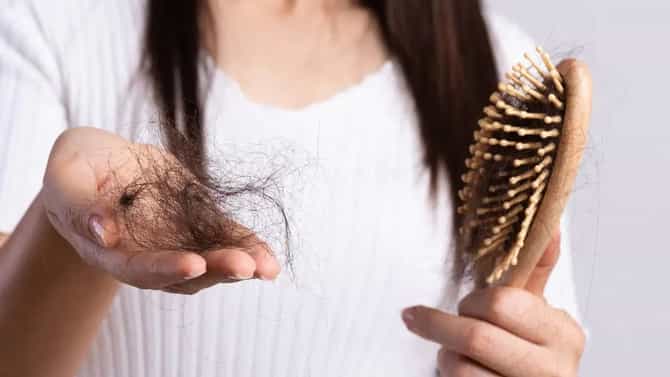 फक्त ही एक गोष्ट पाण्यात मिक्स करा, तुमचे केस होतील मुलायम आणि चमकदार