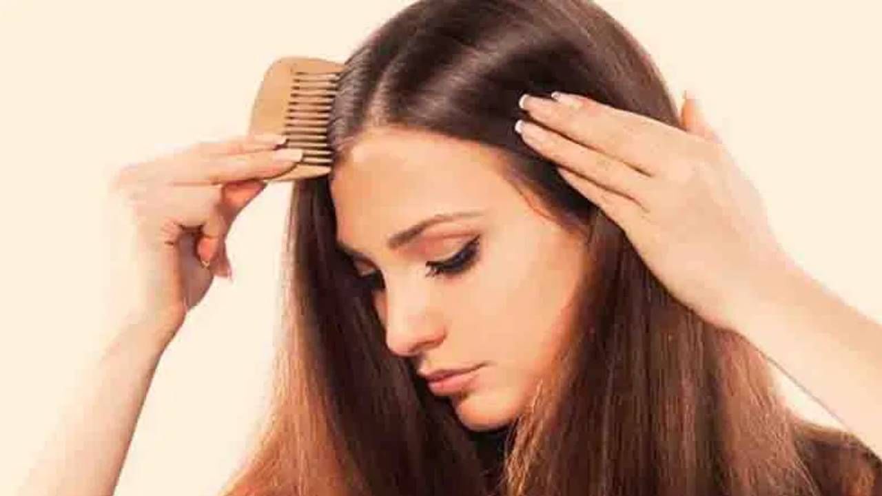 घरच्या घरी केराटिनसारखे मऊ आणि चमकदार केस हवेत? तर केसांना लावा 'हे' हेअर मास्क घरच्या घरी केराटिनसारखे मऊ आणि चमकदार केस हवेत? तर केसांना लावा 'हे' हेअर मास्क