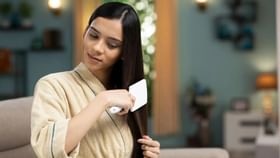 चमकदार आणि घनदाट केसांसाठी नेमकं काय काळजी घेतली पाहिजेल? चमकदार आणि घनदाट केसांसाठी नेमकं काय काळजी घेतली पाहिजेल?