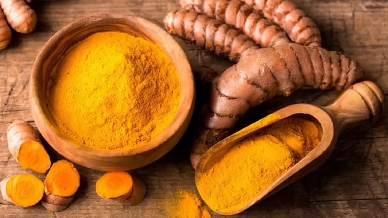तुम्हाला हळदीचे हे प्रकार माहिती आहेत का? आरोग्यासाठी ठरते फायदेशीर... तुम्हाला हळदीचे हे प्रकार माहिती आहेत का? आरोग्यासाठी ठरते फायदेशीर...