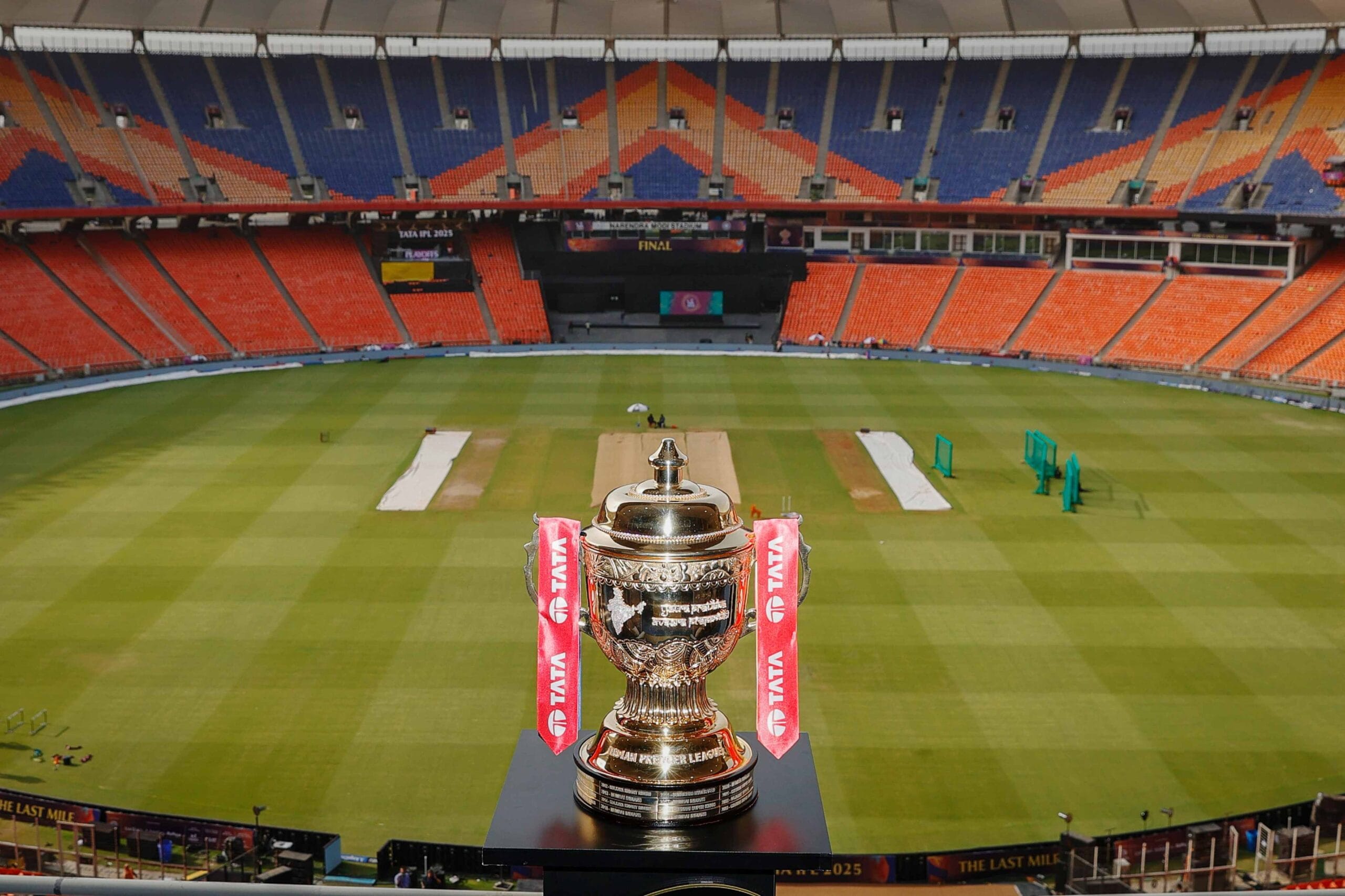 ट्रॉफीवर लिहिलेल्या  'यात्रा प्रतिभा अवसरा प्राप्नोतिहि' श्लोकाचा अर्थ म्हणजे 'जिथे प्रतिभेला संधी मिळते' असा होतो.