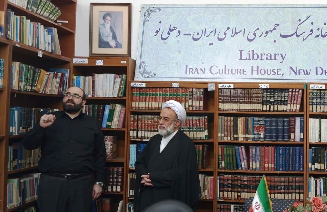 फारसी भाषेची गोडी - इराणची अधिकृत भाषा फारसी (पर्शियन) आहे,जी साहित्य आणि शायरीसाठी ओळखली जाते.प्रसिद्ध  शायर ओमर खय्याम आणि हाफिज़ इकडचेच होते. 