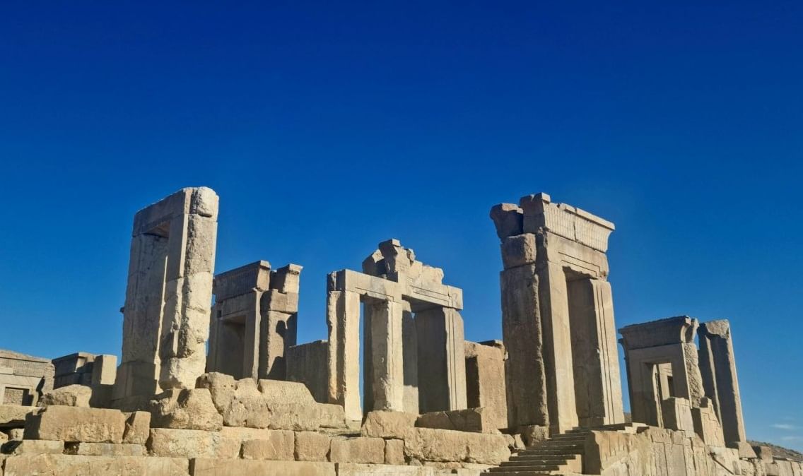  इराणची संस्कृती सर्वात जून्या संस्कृतीपैकी एक आहे. येथे  7,000 वर्षे जुन्या मानवी वस्तींचे अवशेष मिळाले आहे.