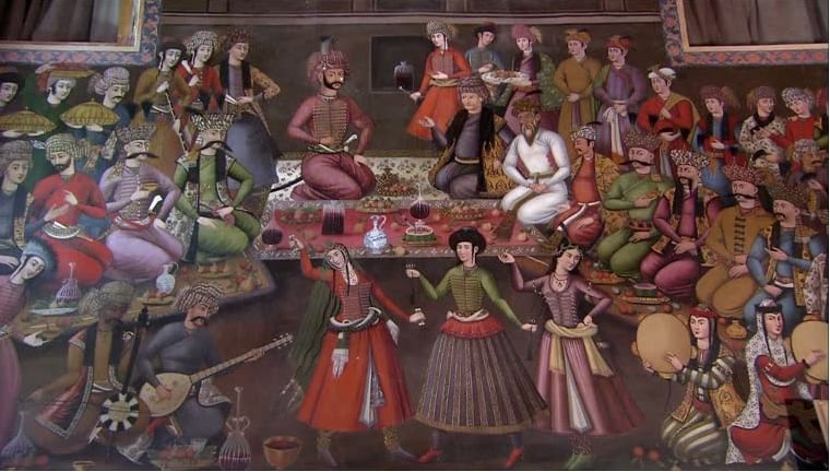  इराणमध्ये मद्यावर बंदी आहे. दारु पिणे आणि विकणे कायदेशीर गुन्हा आहे.  परंतू ब्लॅक मार्केटमधून काही जण मद्य खरेदी करत असतात.