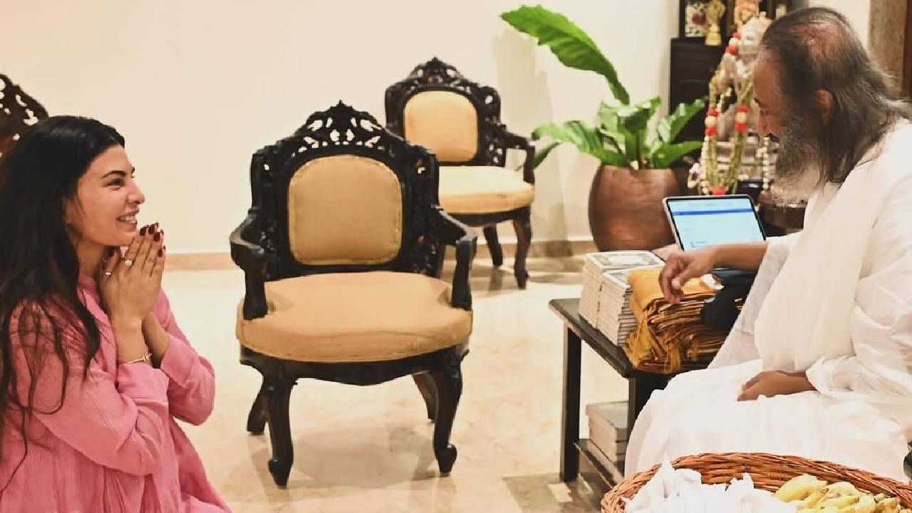 यावेळी श्री श्री रविशंकर यांच्याकडून तिला विविध मुद्द्यांवर मार्गदर्शन मिळालं. 
