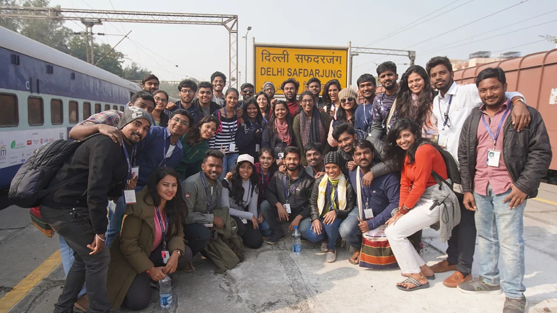 'जागृती यात्रा' नावाची एक विशेष ट्रेन तुम्हाला फक्त 25 रुपयांत संपूर्ण भारताचा प्रवास घडवते. 'उद्योजकतेच्या माध्यमातून भारताचे निर्माण' हे या यात्रेचे मुख्य उद्दिष्ट आहे. गेली 16 वर्षे ही ट्रेन सुरु आहे.