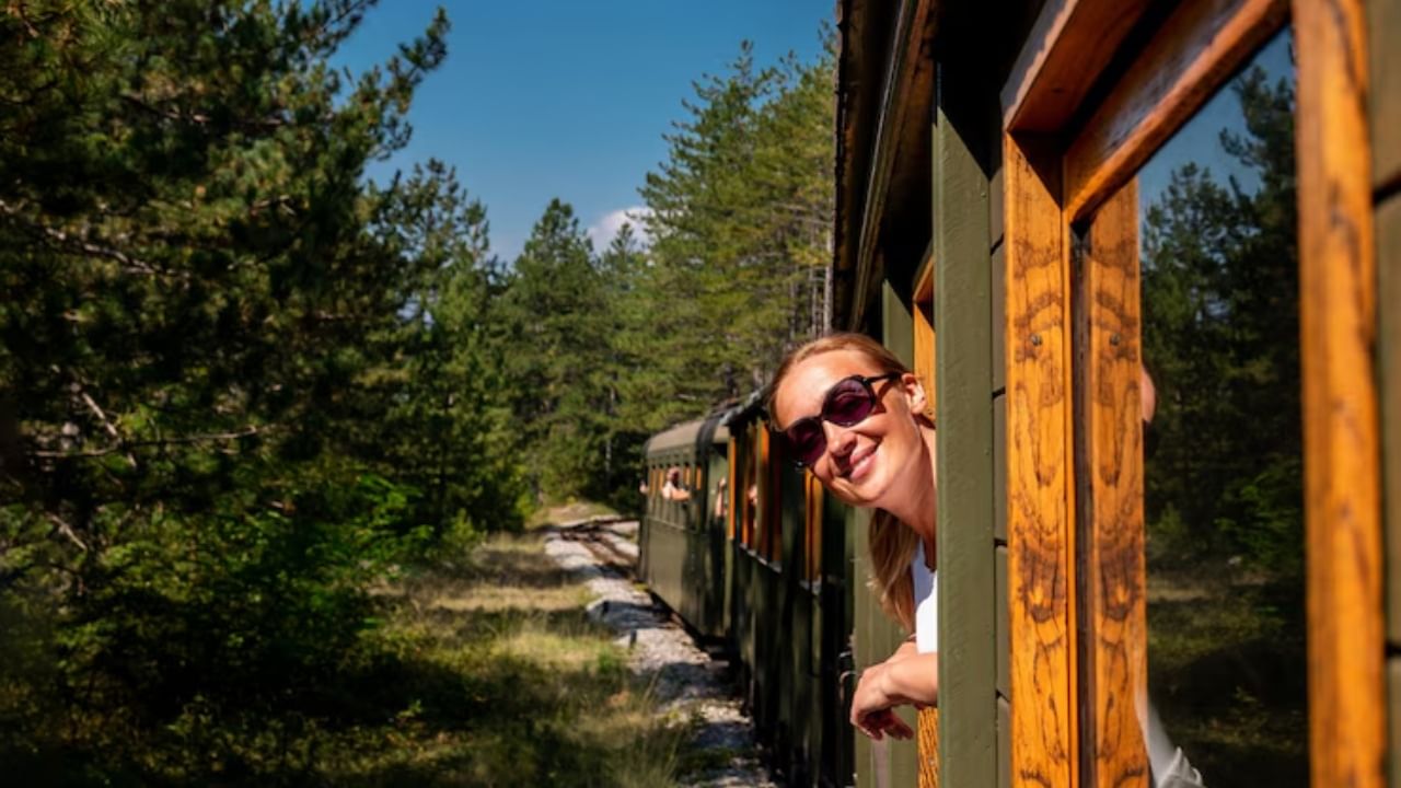 दरवर्षी मे महिन्यात या ट्रेनचे बुकिंग सुरू होते. नोव्हेंबरमध्ये या यात्रेला सुरुवात होते. जागृती एक्सप्रेस 15 दिवसांत 800 किलोमीटरचा प्रवास पूर्ण करते. या प्रवासादरम्यान प्रवाशांना उद्योजकतेचे बारकावे शिकवले जातात, ज्यामुळे हा प्रवास केवळ मनोरंजकच नव्हे तर माहितीपूर्ण देखील ठरतो.