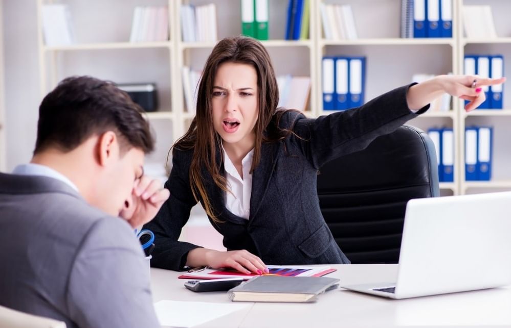 जॉब इंटरव्ह्यूमध्ये करू नका ‘या’ 5 चुका, नाहीतर नोकरी सुटण्याची शक्यता वाढेल! जॉब इंटरव्ह्यूमध्ये करू नका ‘या’ 5 चुका, नाहीतर नोकरी सुटण्याची शक्यता वाढेल!