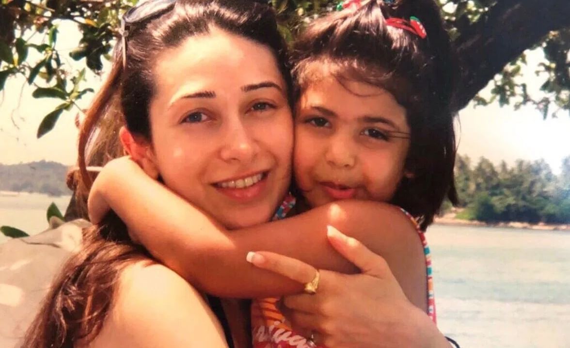 करिश्मा कपूरने बॉलिवूडमध्ये करिअर करण्यासाठी शिक्षण अर्ध्यावरच सोडले. लहानपणी करिश्मा श्रीदेवी आणि माधुरी दीक्षित यांना गुरु मानत होती. 