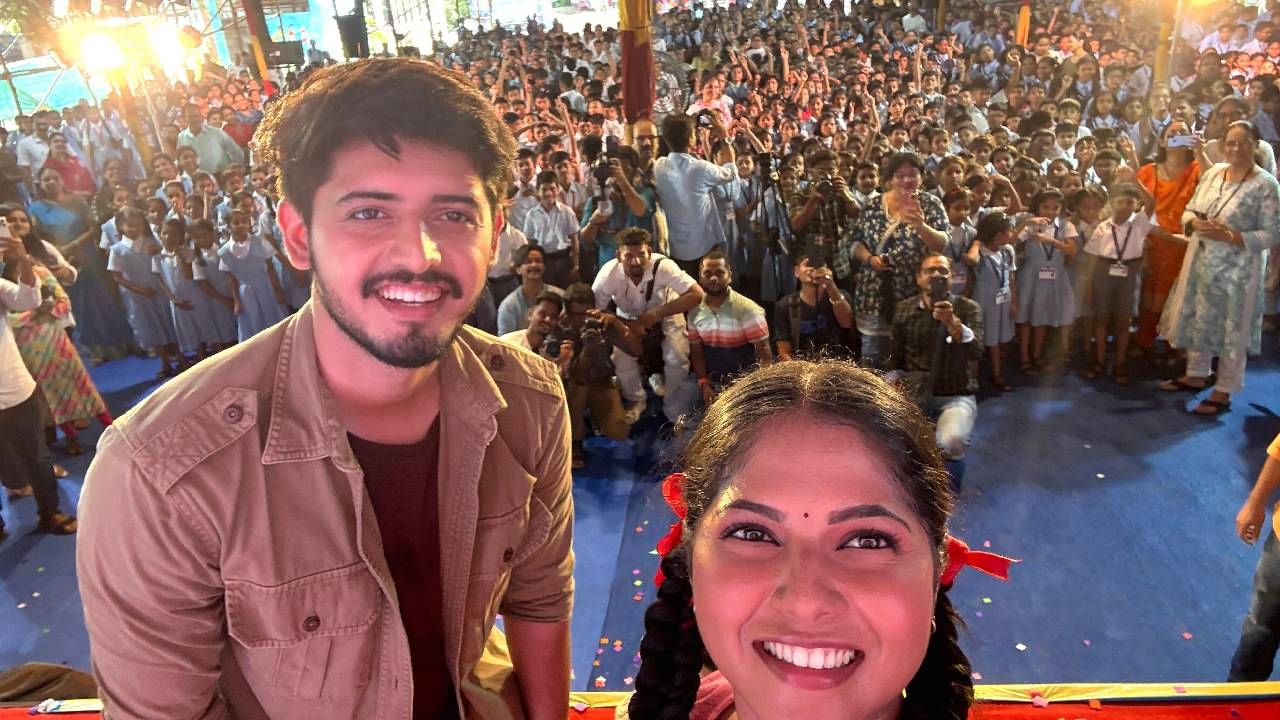 झी मराठी वाहिनीवरील लवकरच ‘कमळी’ ही नवी मालिका प्रेक्षकांच्या भेटीला येणार आहे. या मालिकेची कथा एका अशा मुलीची आहे जिला, ‘शिक्षण हाच उद्धाराचा आणि स्वाभिमानाचा मार्ग आहे’ हे माहीत आहे. लहानशा खेड्यातून बाहेर पडून तिला मुंबईत यायचंय आणि सगळ्यात नावाजलेल्या महाविद्यालयात शिक्षण घेऊन मोठं व्हायचं आहे. 
