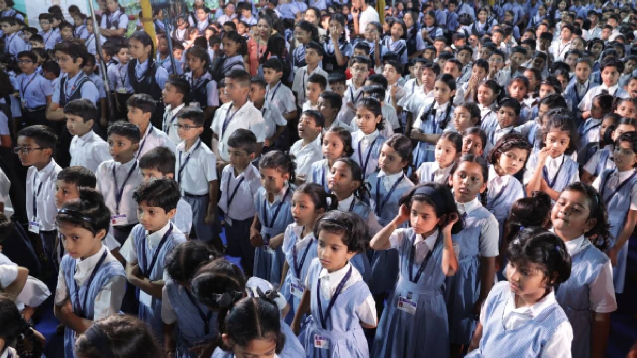 आता ही मालिका एका वेगळ्या कारणामुळे चर्चेत आली आहे. 'कमळी’च्या व्हायरल झालेल्या छत्रपती शिवाजी महाराज यांच्या शिवस्तुतीच्या प्रोमोची सर्वत्र चर्चा झाली. यात 3000 पेक्षा जास्त मुलामुलींसोबत ठाण्यातील सरस्वती मंदिर ट्रस्ट, गोखले रोड नौपाडा ठाणे इथल्या पटांगणात शिवस्तुती गायली गेली. 
