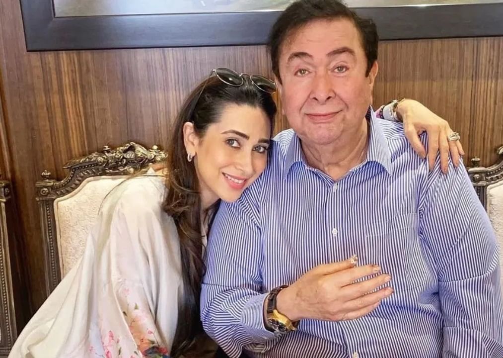 करिश्मा कपूरचा बॉलिवूडमध्ये एक काळ होता. तिचे संपूर्ण कुटुंब बॉलिवूडमध्ये सक्रिय आहे आणि अभिनेत्रीने बॉलिवूडमध्येही चांगली कारकीर्द घडवली आहे.तर आज आपण करिश्मा कपूरच्या कुटुंबाबद्दल बोलू.