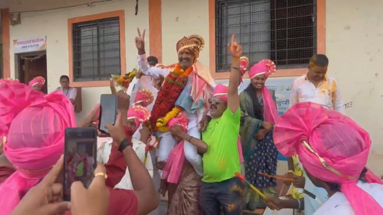 खेड तालुक्यातील आंबोली ग्रामपंचायतीत आज एक असा क्षण पाहायला मिळाला, ज्यामुळे उपस्थितीतांच्या डोळ्यात पाणी आलं आणि चेहऱ्यावर हसू फुलवलं.
