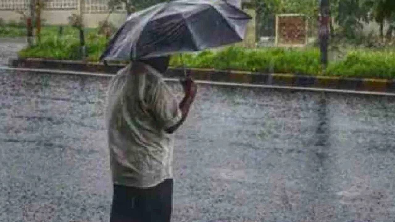 कोकण आणि मध्य महाराष्ट्रासाठी यलो आणि ऑरेंज अलर्ट जारी करण्यात आलाय.