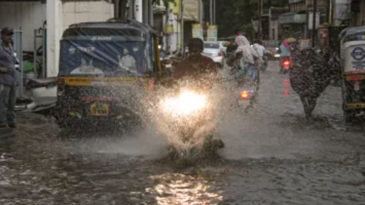Weather Updates : आपत्ती विभागाचा अहवाल, 24 तासांत 18 मृत्यू, रायगडला रेड अलर्ट जारी