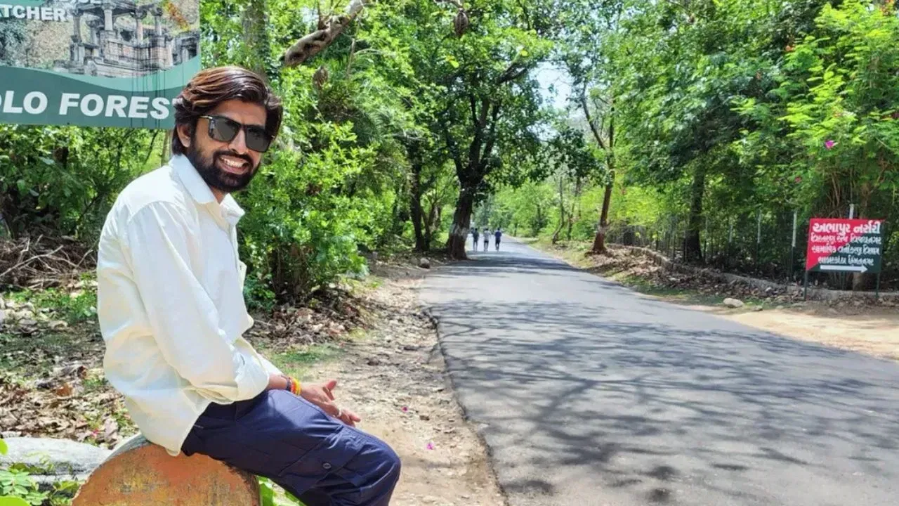 चित्रपट निर्माते महेश यांची पत्नी म्हणाली की, "विमान अपघातात मृत्युमुखी पडलेल्यांमध्ये महेश असू शकतात. मृतदेहाची ओळख पटवण्यासाठी आम्ही डीएनए नमुने देखील दिले आहेत."