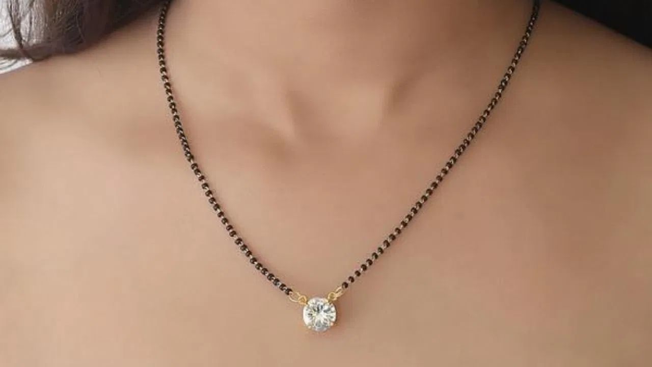 मंगळसूत्राचा मुख्य उद्देश पतीचे दीर्घायुष्य आणि आरोग्य आहे असे मानले जाते. काळे मोती आणि मंगळसूत्रातील इतर घटक, जसे की सोन्याची साखळी, या श्रद्धेशी संबंधित आहेत की ते पतीचे नकारात्मक उर्जेपासून संरक्षण करते आणि त्याच्या आयुष्यात समृद्धी आणि आरोग्य आणते.