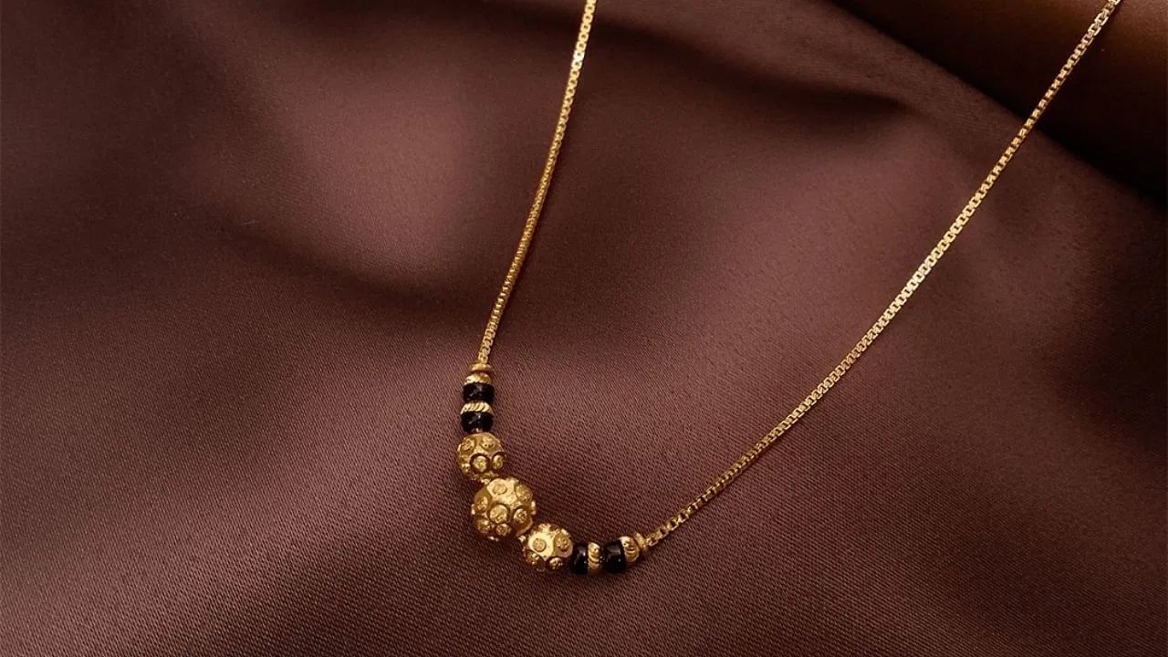 वैदिक परंपरेत, शरीराची ऊर्जा संतुलित ठेवणे खूप महत्वाचे मानले जाते. काळे मोती या उर्जेचे संतुलन साधण्यास मदत करतात, ज्यामुळे वैवाहिक जीवनात आनंद आणि शांती टिकून राहते.