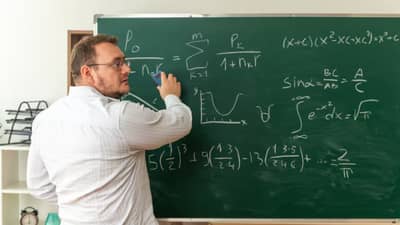 पुण्यात शिक्षण क्षेत्रात भूकंप, गणितात पास करण्याच्या नावाखाली प्राध्यापकाचा लाखोंचा घोटाळा, नेमकं काय घडलं?