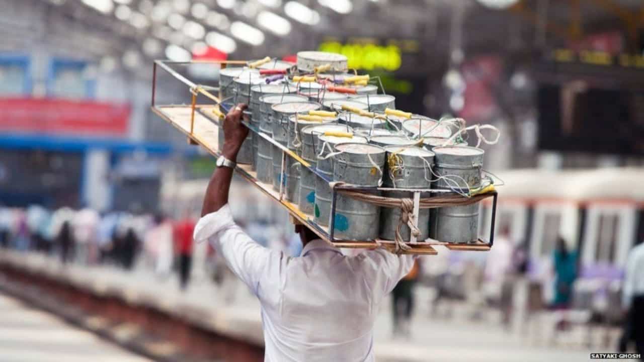 आता तुमचा दुपारचा डबाही महागला, मुंबईच्या डबेवाल्यांकडून दरवाढ जाहीर, किती पैसे मोजावे लागणार?