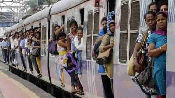 उकाड्यामुळे घाम येत होता म्हणून दाराजवळ गेला अन्..; मुंब्रा लोकल अपघातातील मनाला चटका लावणारी घटना