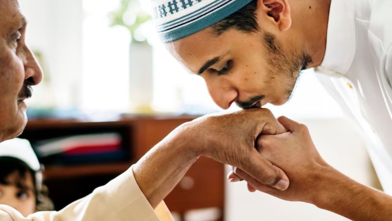 'खुदा' हा पर्शियन भाषेतील शब्द आहे, ज्याचा अर्थ 'ईश्वर' किंवा 'देव' असा होतो.