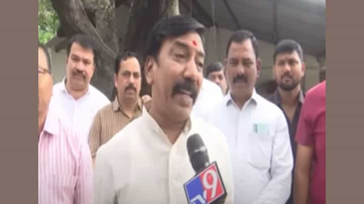 Nashik News : ठाकरेंच्या सेनेला नाशिकमध्ये खिंडार; आणखी एक बडा नेता सोडणार साथ Nashik News : ठाकरेंच्या सेनेला नाशिकमध्ये खिंडार; आणखी एक बडा नेता सोडणार साथ