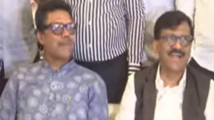Shivsena UBT : नाशिकमध्ये ठाकरेंना पुन्हा धक्का बसणार? निकटवर्ती नेता मुख्यमंत्र्यांच्या भेटीला Shivsena UBT : नाशिकमध्ये ठाकरेंना पुन्हा धक्का बसणार? निकटवर्ती नेता मुख्यमंत्र्यांच्या भेटीला