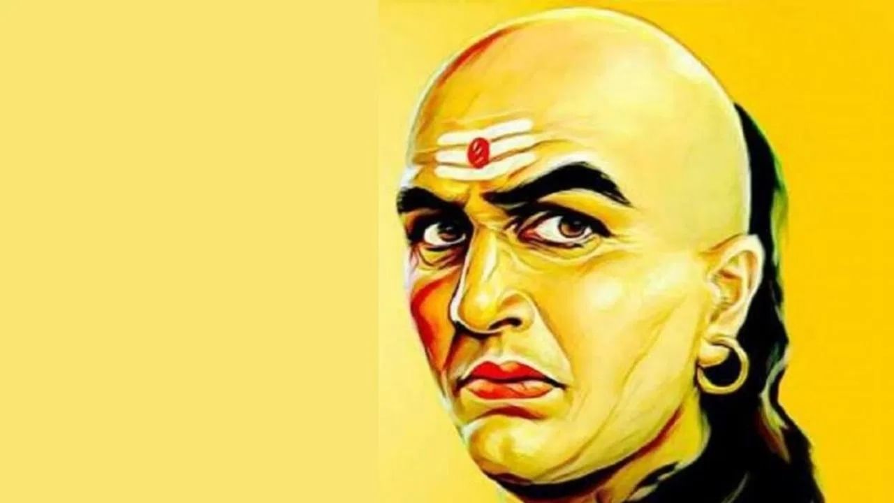 एकटे खाणे - आपण अन्न देखील एकटे खावे. जेणेकरून आपण ते आरामात खाऊ शकू.  