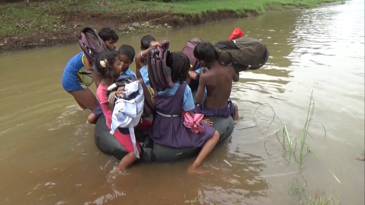 शिक्षण, आरोग्य आणि पाणी यांसारख्या मूलभूत सुविधांसाठी आदिवासी बांधवांना आजही संघर्ष करावा लागतो, हे खेदजनक आहे. आदिवासी ग्रामीण भागात दरवर्षी हजारो कोटी रुपये खर्च होऊनही ही परिस्थिती का बदलत नाही, असा प्रश्न गावकरी विचारत आहेत.