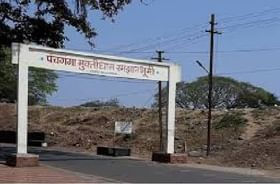 पुरुष आणि महिलेकडून स्मशानभूमीत नग्न पूजा, कोल्हापुरात भयंकर प्रकार पुरुष आणि महिलेकडून स्मशानभूमीत नग्न पूजा, कोल्हापुरात भयंकर प्रकार