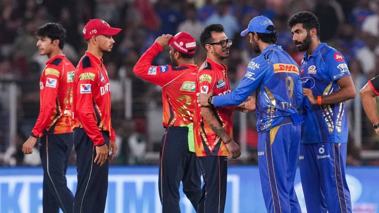 IPL 2025 चा क्वालिफायर 2 मॅच एक रोमांचक सामना ठरला. यात पंजाब किंग्सने पाचवेळची चॅम्पियन मुंबई इंडियन्सला हरवून फायनलमध्ये प्रवेश केला. या पराभवासह मुंबई इंडियन्सच स्पर्धेतील आव्हान संपुष्टात आलं. मात्र, तरीही मुंबई इंडियन्सला या स्पर्धेतील शानदार कामगिरीबद्दल कोट्यावधी रुपयाच प्राइज मनी मिळणार आहे. (PHOTO- PTI)