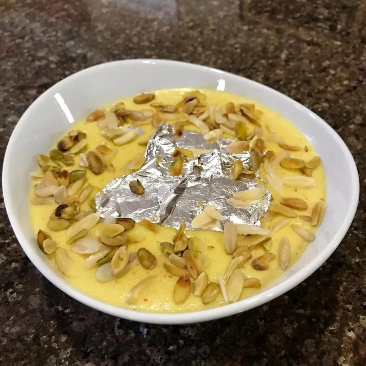 बकरी ईदच्या निमित्ताने अनेक ठिकाणी फिरनीही बनवली जाते. ही फिरनी बनवायला खूपच सोपी असते. यासाठी भिजवलेले तांदूळ वाटून जाडसर पेस्ट बनवा. दूध उकळा. त्यात तांदळाची पेस्ट मिसळा. सतत ढवळत मंद आचेवर घट्ट होईपर्यंत शिजवा. नंतर साखर, केशर, गुलाबपाणी आणि वेलची घाला. बाऊलमध्ये घालून थंड करा आणि ड्रायफ्रूटने टाकून सर्व्ह करा.