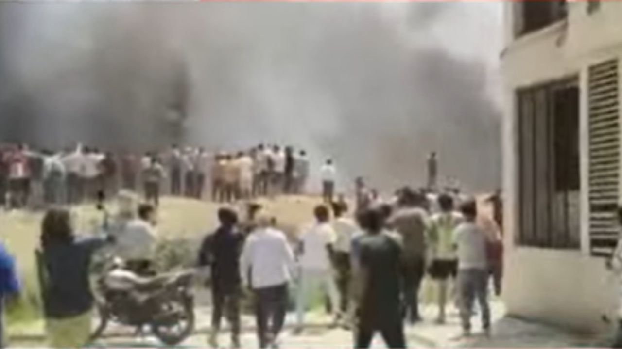 सध्या बचावकार्य सुरू करण्यात आलेलं असून आजूबाजूचा सर्व परिसर रिकामा करण्यात आलेला आहे.