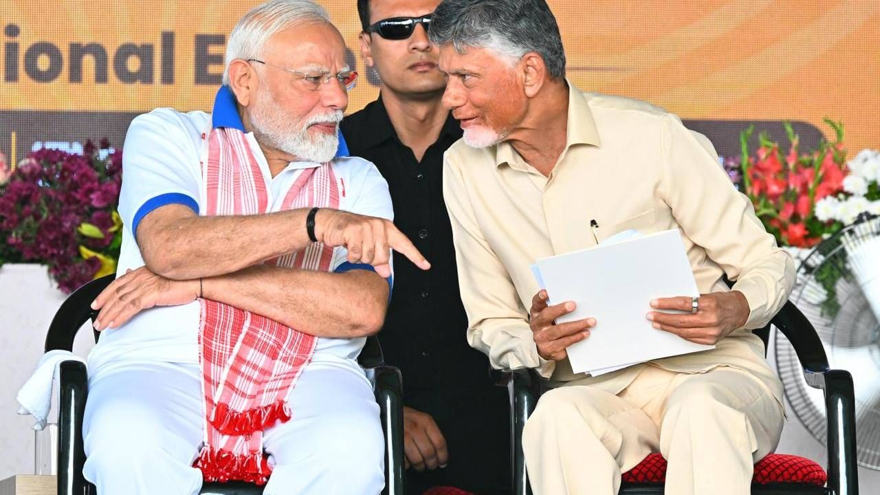 योग ही एक उत्तम वैयक्तिक शिस्त आहे, ती एक अशी प्रणाली आहे जी लोकांना "मी" पासून "आपण" पर्यंत घेऊन जाते आणि मानवतेला श्वास घेण्यासाठी, संतुलित होण्यासाठी आणि पुन्हा पूर्ण होण्यासाठी आवश्यक असलेले हे विराम बटण आहे.