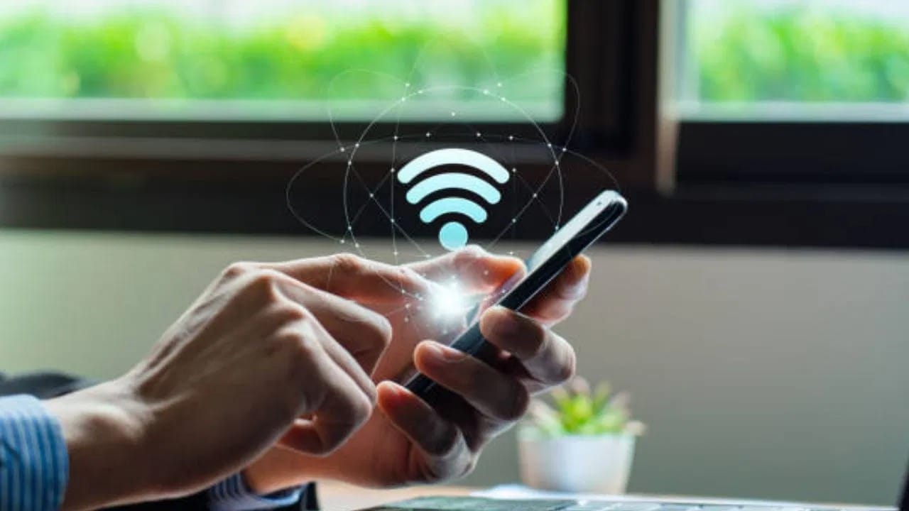 यानंतर, तुम्हाला लोकांना इंटरनेट सेवा देण्यासाठी हॉटस्पॉट उपकरणे बसवावी लागतील. तसेच, तुम्हाला कोणत्याही PM-WANI मान्यताप्राप्त PDOA (सार्वजनिक डेटा ऑफिस एग्रीगेटर) शी कनेक्ट करावे लागेल, जे तुम्हाला युझर्स लॉगिन, ओटीपी आधारित प्रवेश आणि प्लॅन सेटअपची सेवा देईल.