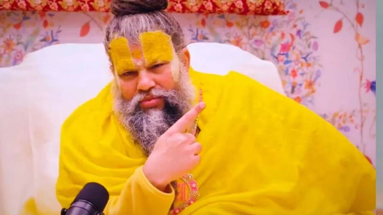 देवाला छबीत बांधण्याची गरज नाही. त्याची भक्ती करण्याची गरज आहे. नामजपात खरी ताकद आहे. तुम्ही अत्यंत व्याकुलतेने त्याचा धावा करा, जो अद्भूत भाव उत्पन्न होईल, तोच देव आहे.