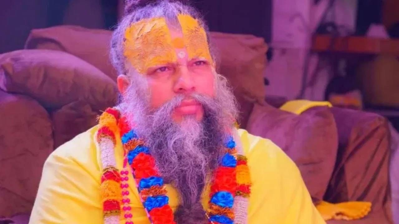 मथुरा-वृदांवनचे संत प्रेमानंद महाराज यांना आज संपूर्ण देश ओळखतो. देशातले अब्जाधीश, सेलिब्रिटी प्रेमानंद महाराज यांचं दर्शन, उपदेश घ्यायला वृदावनमध्ये जातात.