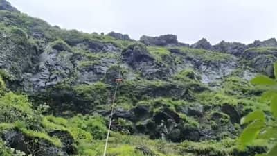 कोकण कड्यावर भयंकर घडलं! तलाठी अन् अल्पवयीन मुलीची आत्महत्या? 1200 फूट खोल दरीत...