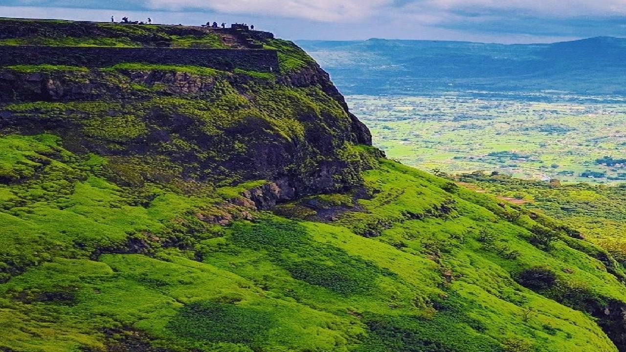Pune :  तलाठी अन् एका अल्पवयीन मुलीची कोकण कड्यावरून आत्महत्या? दोघांचा मृतदेह आढळल्यानं खळबळ