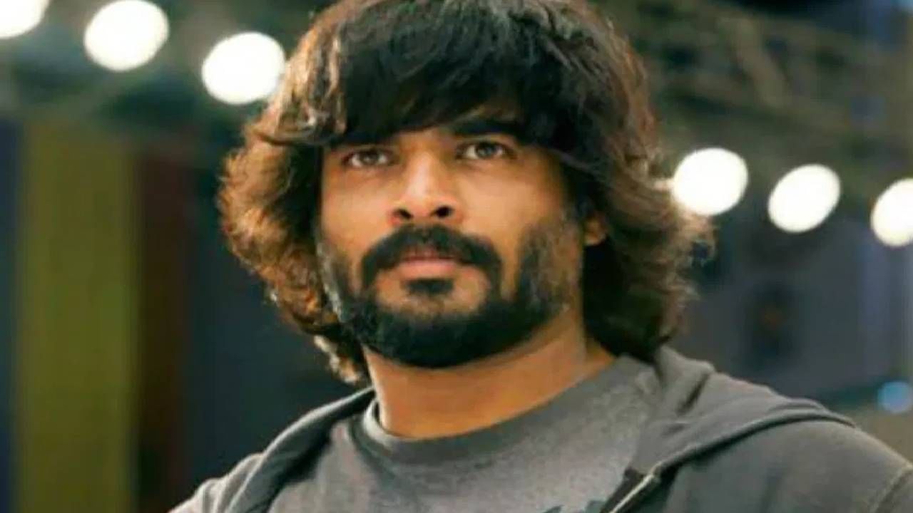 साऊथमधील तसेच बॉलिवूडमधीलही अनेक चित्रपटांमध्ये चांगल्या भूमिका साकारणारा अभिनेता आर माधवन हाही एक चित्रपटामध्ये प्रशिक्षकाच्या भूमिकेतही दिसला आहे. सुधा कोंगारा प्रसाद दिग्दर्शित 'साला खडूस' चित्रपटात त्याने मुख्य प्रशिक्षकाची भूमिका साकारली होती. या चित्रपटातील आर माधवनच्या अभिनयाचेही खूप कौतुक झाले. पण बॉक्स ऑफीसवर हा चित्रपट फ्लॉप ठरला होता.  