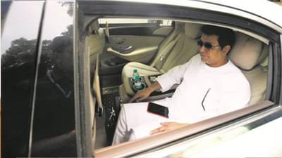 मातोश्रीवर चाललोय... राज ठाकरेंनी घेतली पत्रकारांची फिरकी