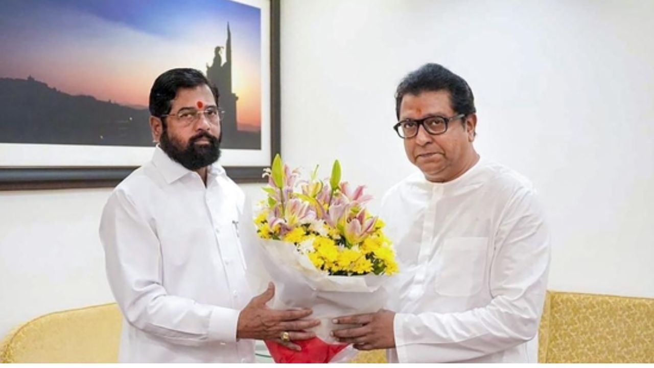 Raj Thackeray : राज ठाकरेंना सोबत घेण्यासाठी शिंदेसेनेत खलबतं सुरू? काय म्हणाल्या किशोरी पेडणेकर Raj Thackeray : राज ठाकरेंना सोबत घेण्यासाठी शिंदेसेनेत खलबतं सुरू? काय म्हणाल्या किशोरी पेडणेकर