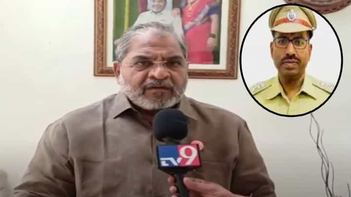 Raju Shetti : कैद्यांच्या फराळात खाल्ले पैसे... राजू शेट्टींचा IPS सुपेकरांवर गंभीर आरोप Raju Shetti : कैद्यांच्या फराळात खाल्ले पैसे... राजू शेट्टींचा IPS सुपेकरांवर गंभीर आरोप