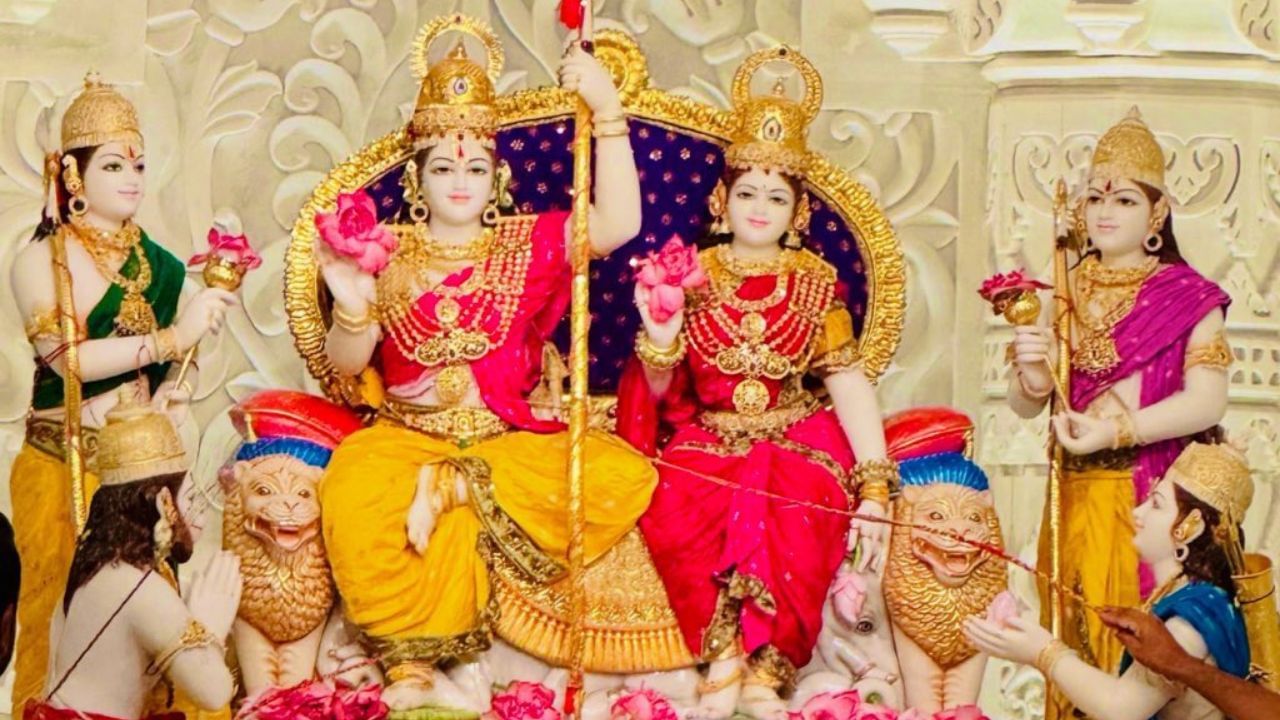 राम दरबारची विधिवत प्राणप्रतिष्ठा करण्यात आली. त्या कार्यक्रमाचे लाईव्ह प्रसारणही करण्यात आले. जगभरात प्रथमच राम दरबाराची झलक दिसली. पूजे दरम्यान विहंगम दृश्य दिसले. जगभरात राम दरबाराचे प्रथम दर्शन आज झाले. 