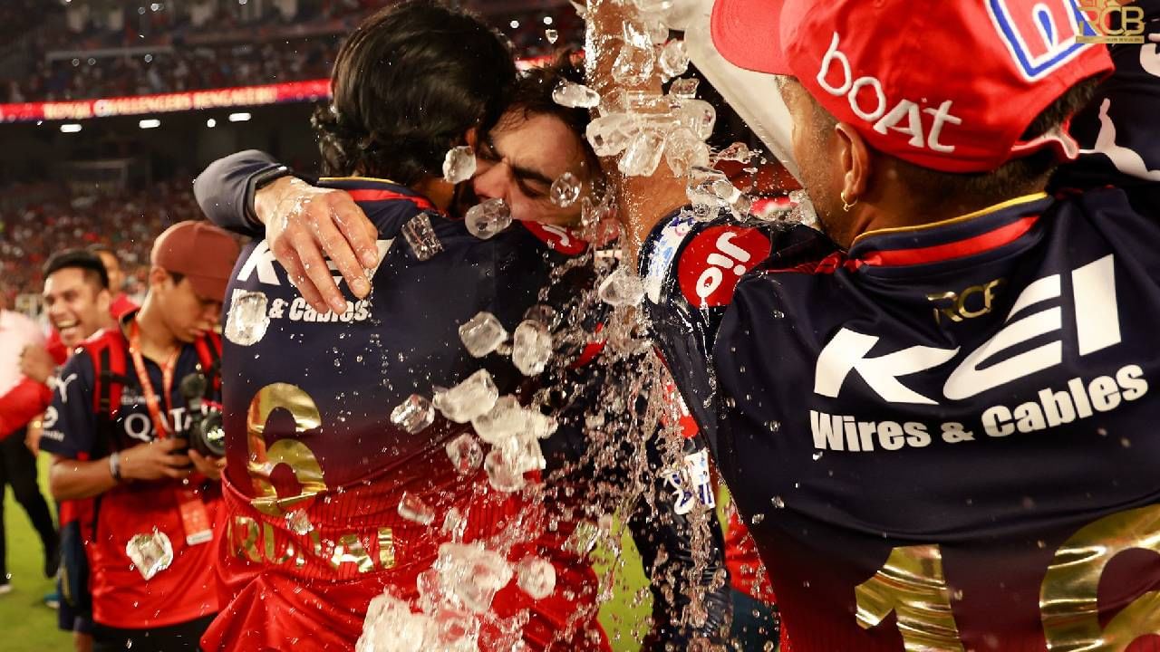 दरम्यान आरसीबीने आयपीएल जिंकल्यानंतर, आता सर्व चाहत्यांच्या आणि इतर क्रिकेट प्रेमींच्या मनात एक प्रश्न फिरतोय तो म्हणजे, की आरसीबीचा मालक कोण आहे? चला या प्रश्नाचे उत्तर जाणून घेऊया. 