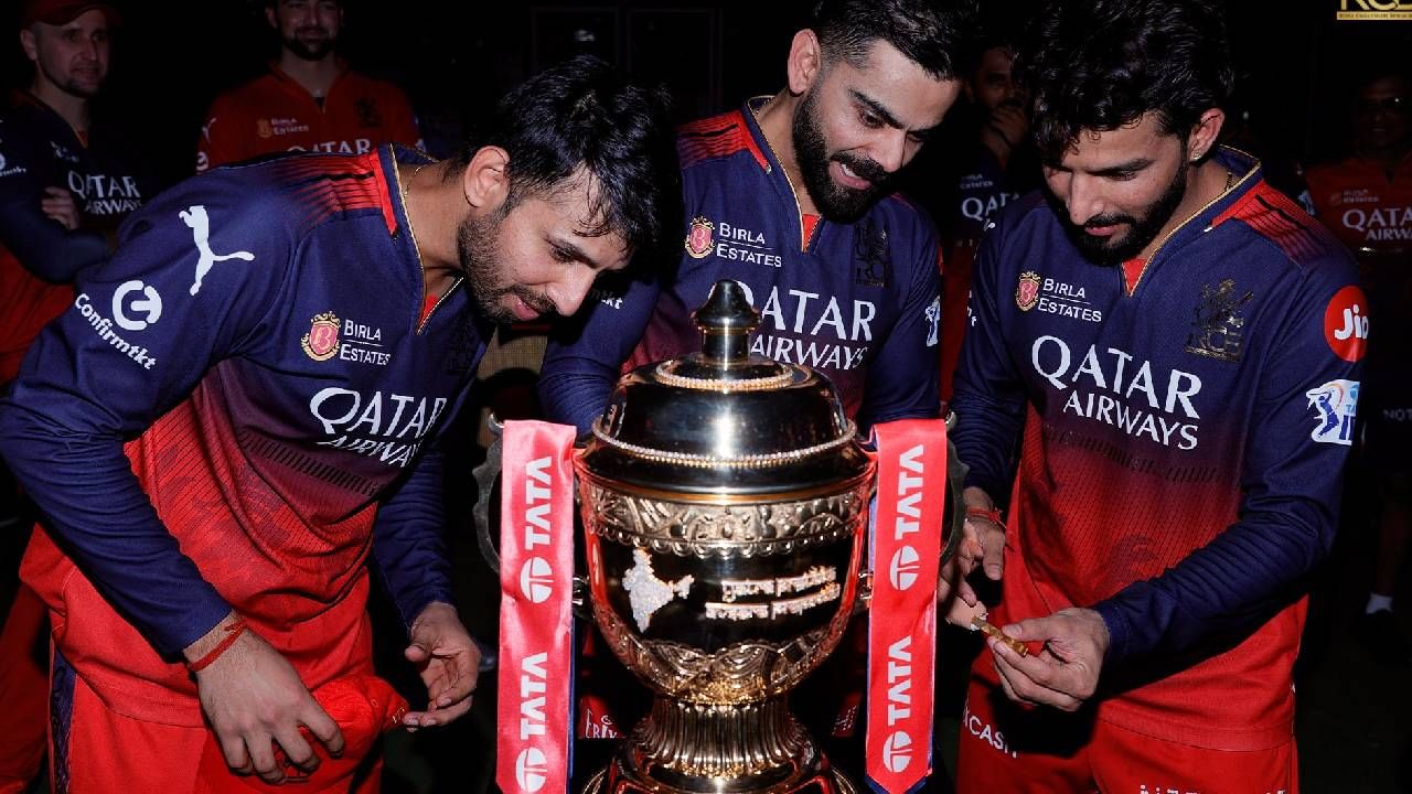 युनायटेड स्पिरिट्स लिमिटेडचे ​​चेअरमन महेंद्र कुमार शर्मा (MK Sharm) आहेत, म्हणजेच ते आरसीबीचे सध्याचे मालक आहेत. आरसीबीची एकूण निव्वळ संपत्ती या कंपनीच्या खात्यात जाते.