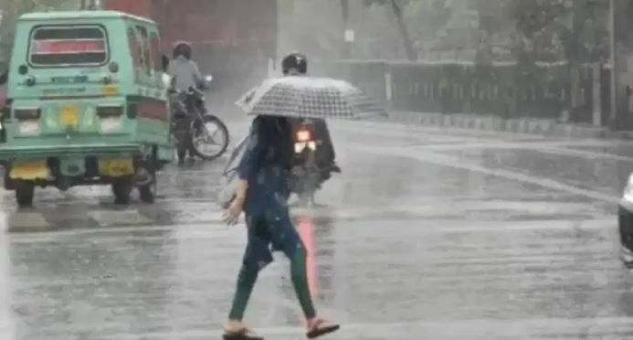 26 ते 28 जूनदरम्यान कोकण व घाटांत पावसाचाची शक्यता व्यक्त करण्यात आली आहे.